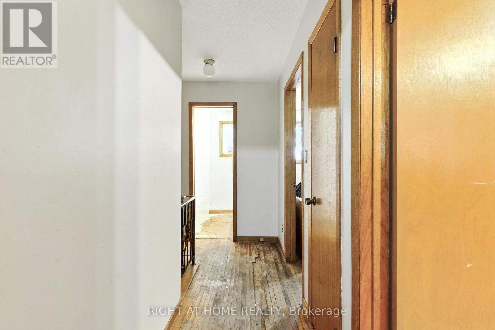 4363 Meadowvale Drive, Niagara Falls, Ontario  L2E 5W8 - Photo 6 - X12526030