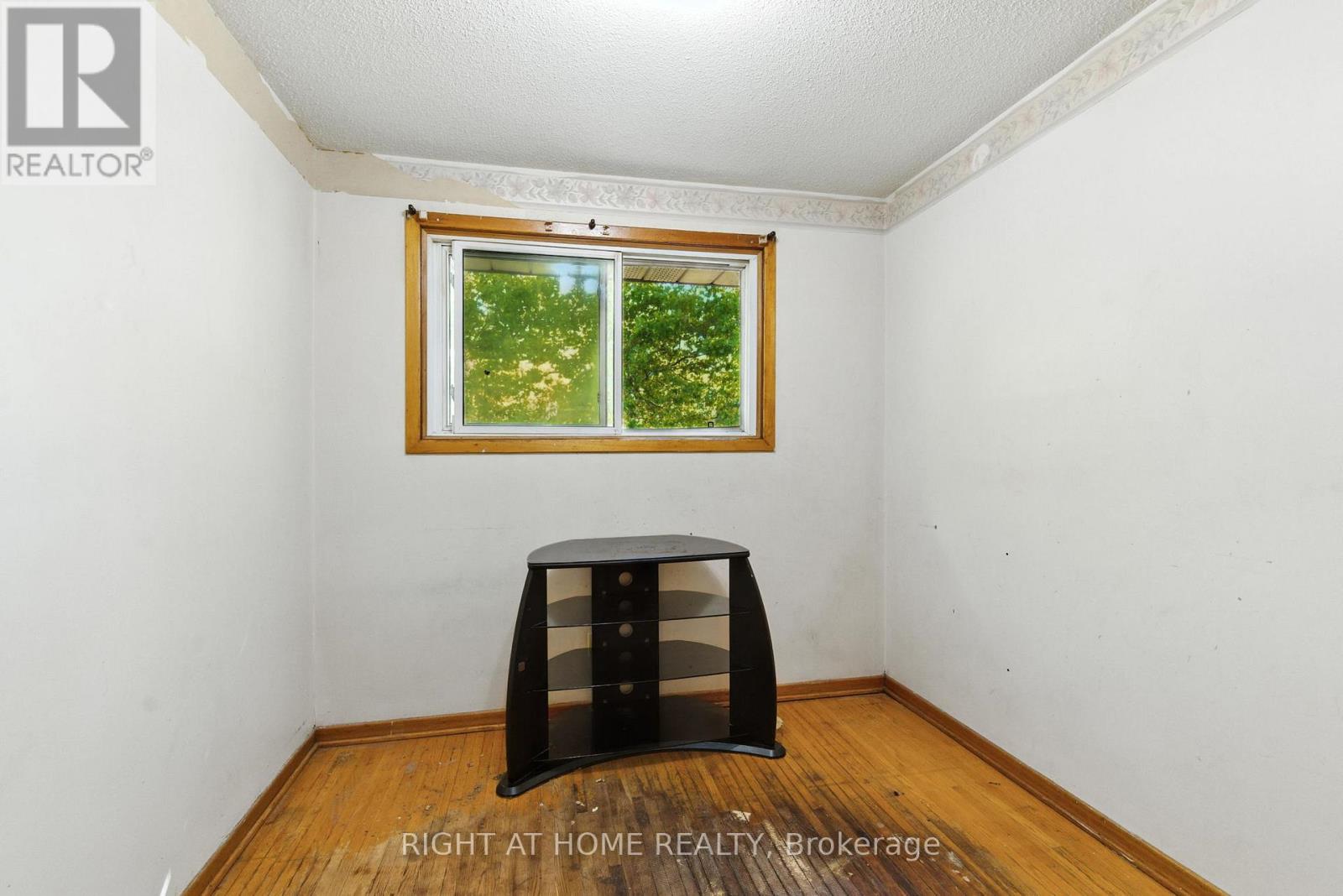 4363 Meadowvale Drive, Niagara Falls, Ontario  L2E 5W8 - Photo 8 - X12526030