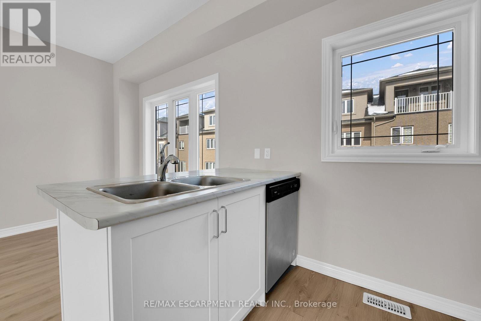 6 - 19 Picardy Drive, Hamilton, Ontario  L8J 0M7 - Photo 12 - X12526040