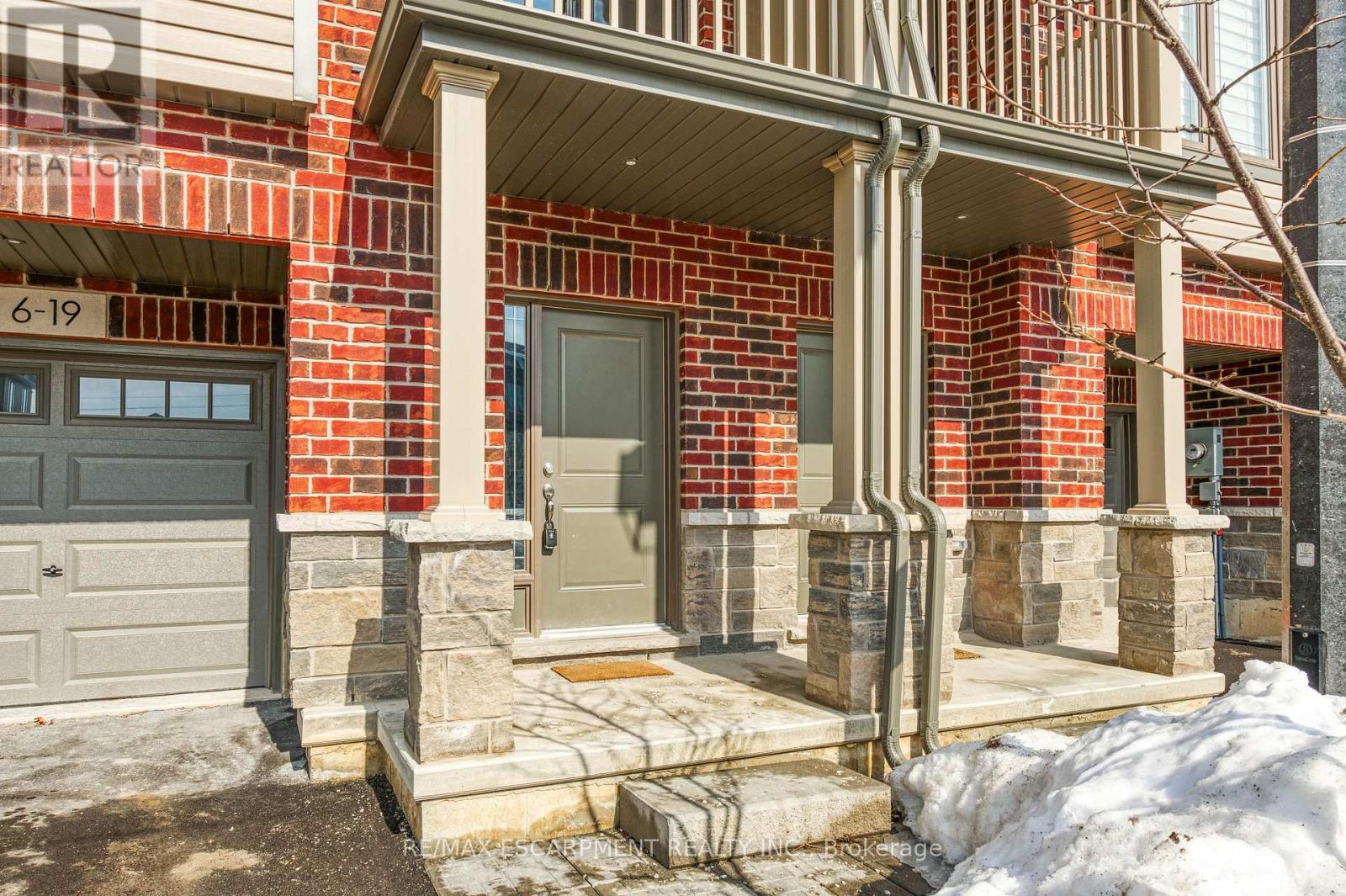 6 - 19 Picardy Drive, Hamilton, Ontario  L8J 0M7 - Photo 5 - X12526040