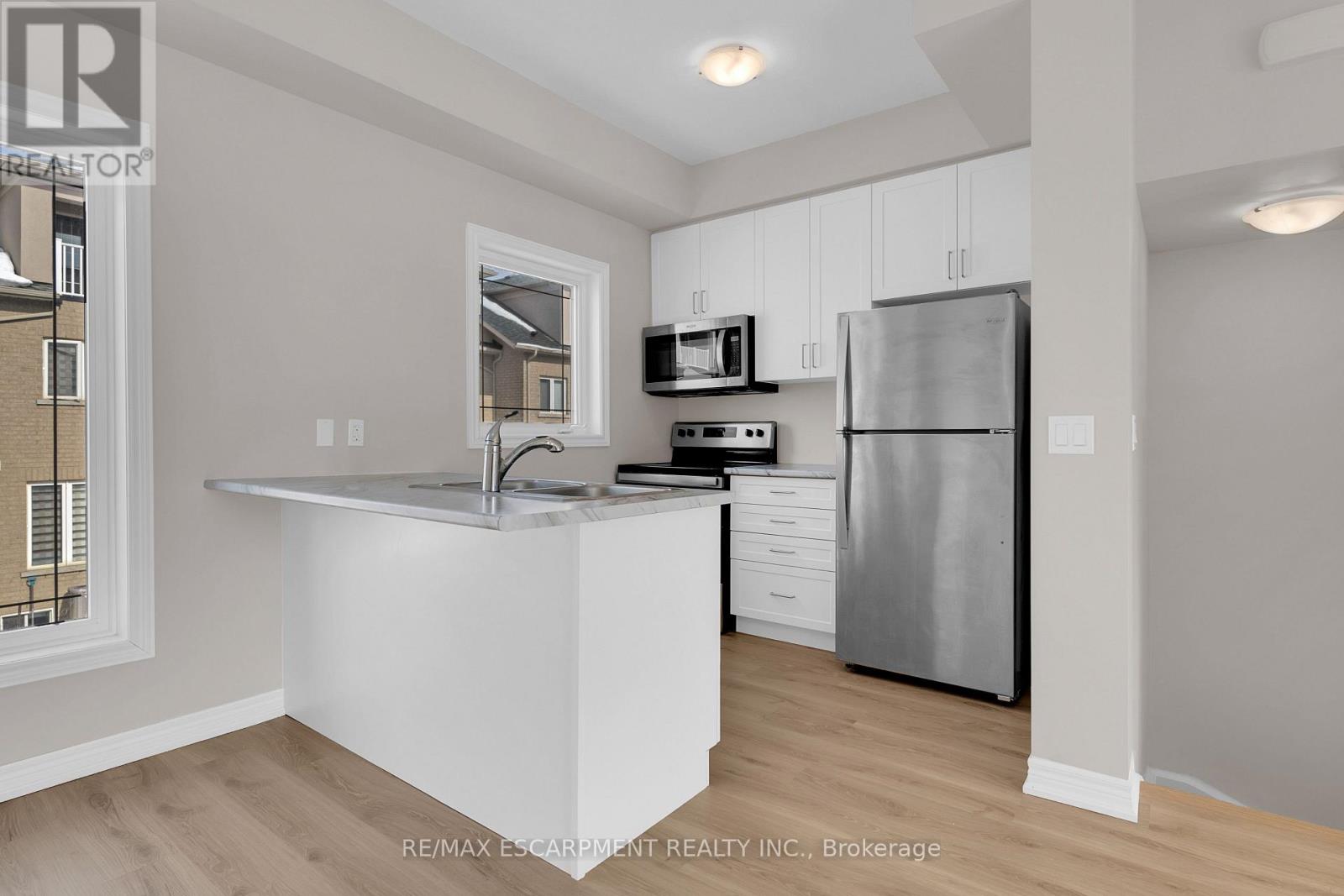 6 - 19 Picardy Drive, Hamilton, Ontario  L8J 0M7 - Photo 9 - X12526040