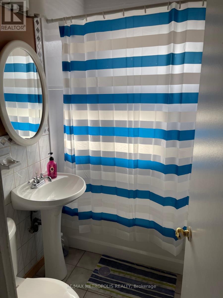 Upper - 99 Overture Road, Toronto, Ontario  M1E 2W3 - Photo 9 - E12526066