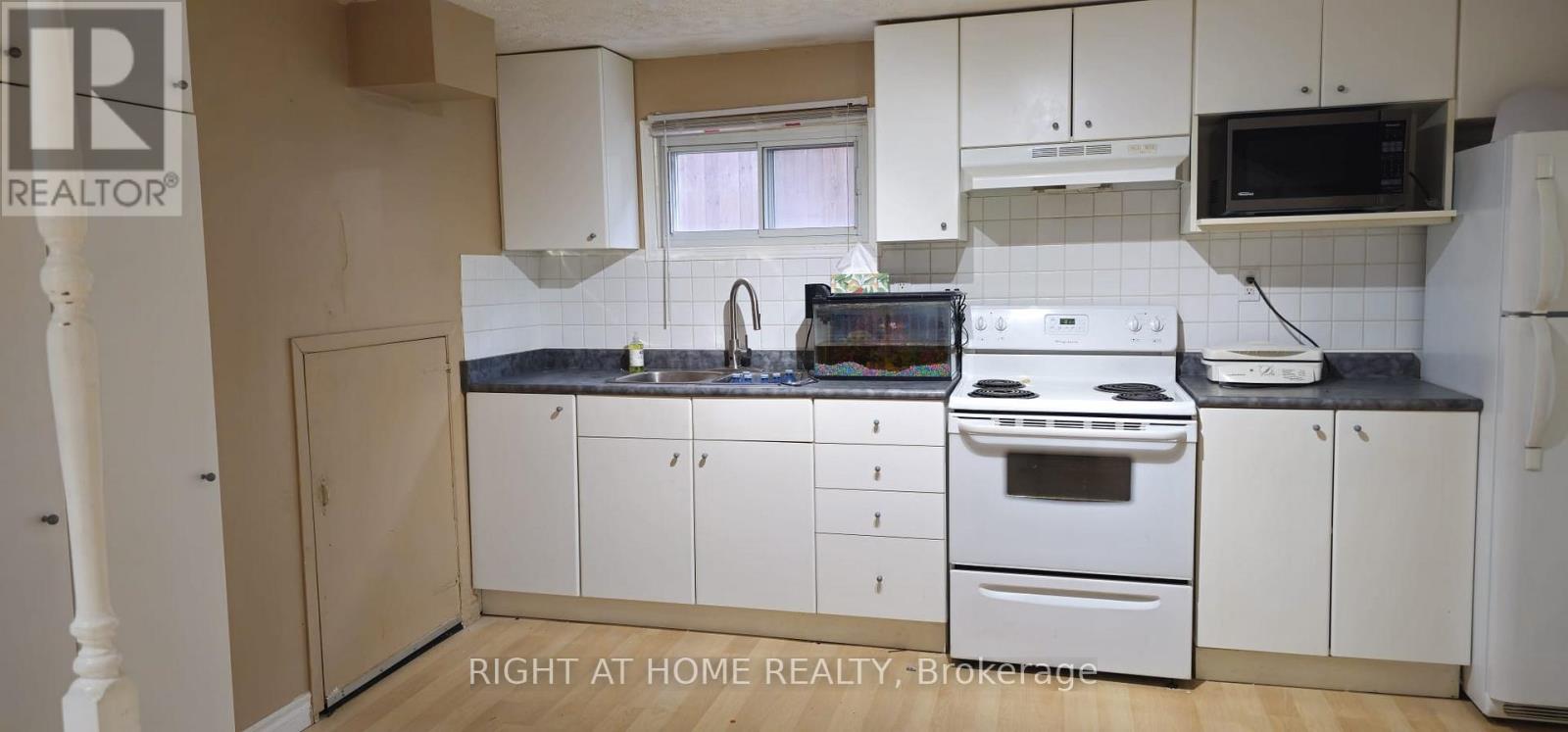 Lower - 1999 Carrera Lane, Mississauga, Ontario  L5J 1C6 - Photo 5 - W12519544