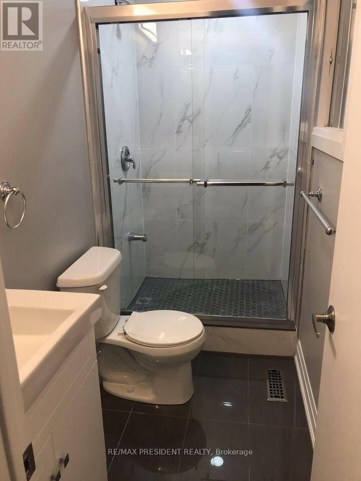 (Upper) - 12 Maitland Street, Brampton, Ontario  L6S 3B6 - Photo 9 - W12525822