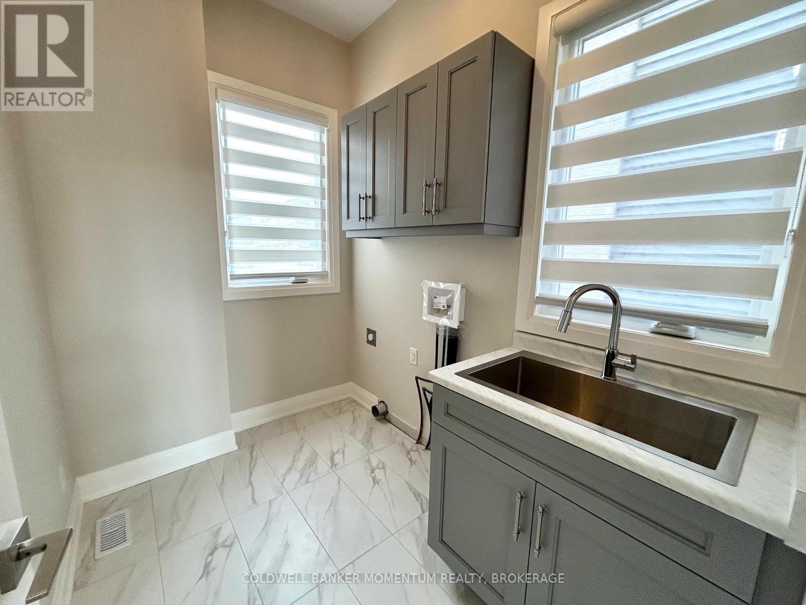 Upper - 5091 Bridge Street, Niagara Falls, Ontario  L2E 2S9 - Photo 15 - X12525276