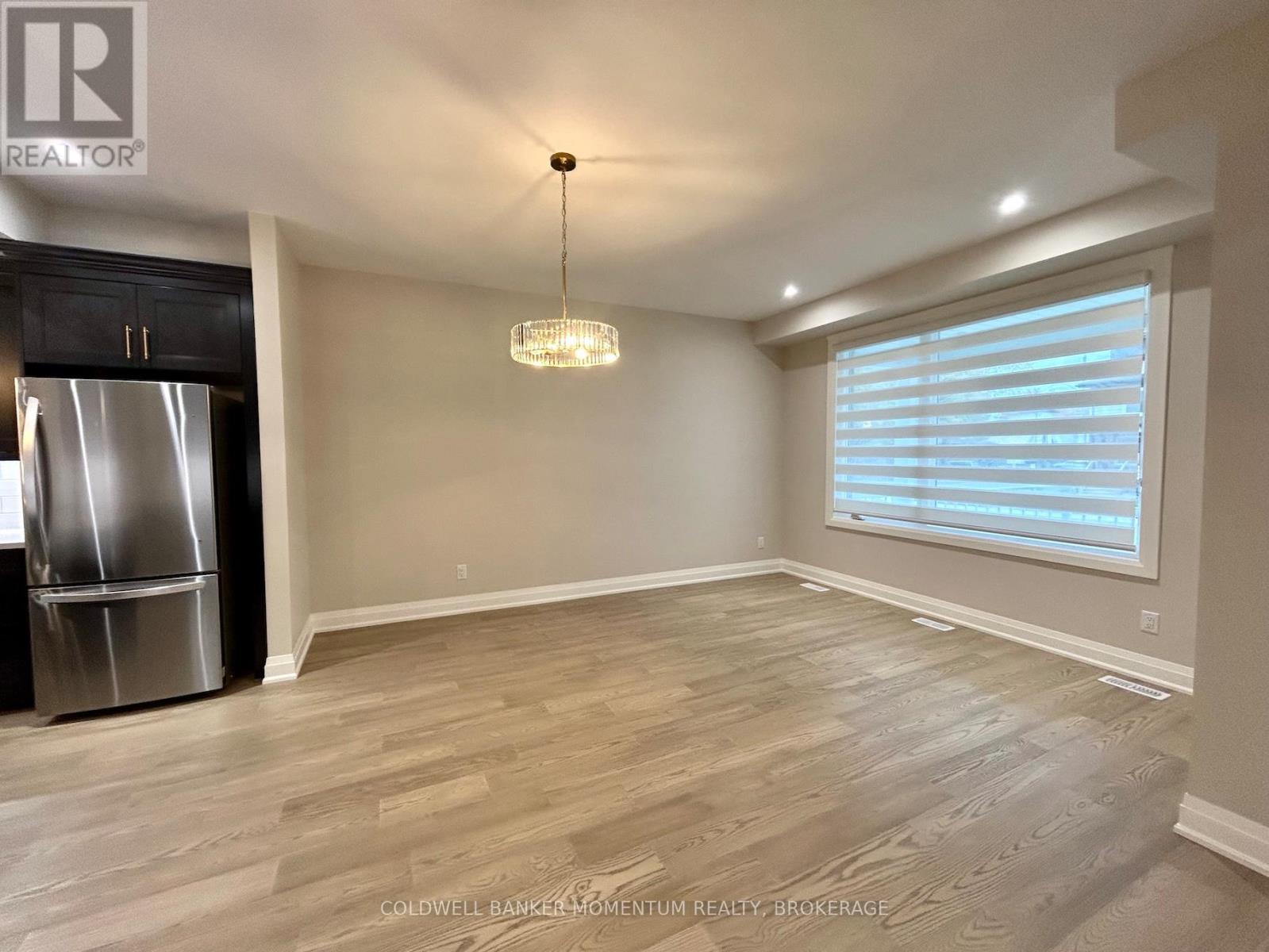 Upper - 5091 Bridge Street, Niagara Falls, Ontario  L2E 2S9 - Photo 4 - X12525276