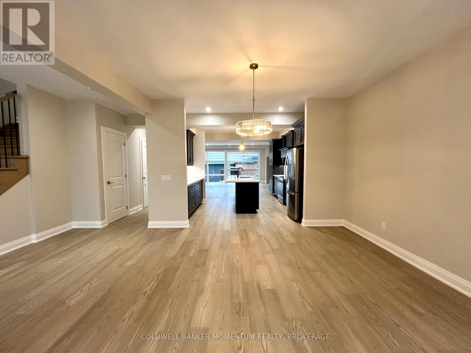 Upper - 5091 Bridge Street, Niagara Falls, Ontario  L2E 2S9 - Photo 5 - X12525276