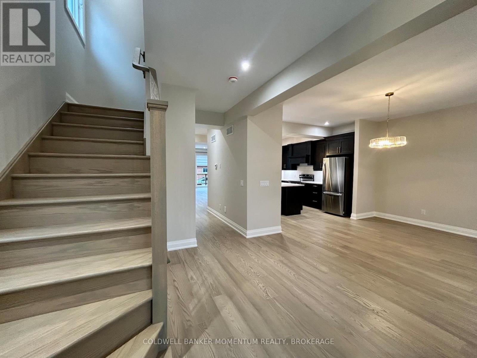 Upper - 5091 Bridge Street, Niagara Falls, Ontario  L2E 2S9 - Photo 3 - X12525276