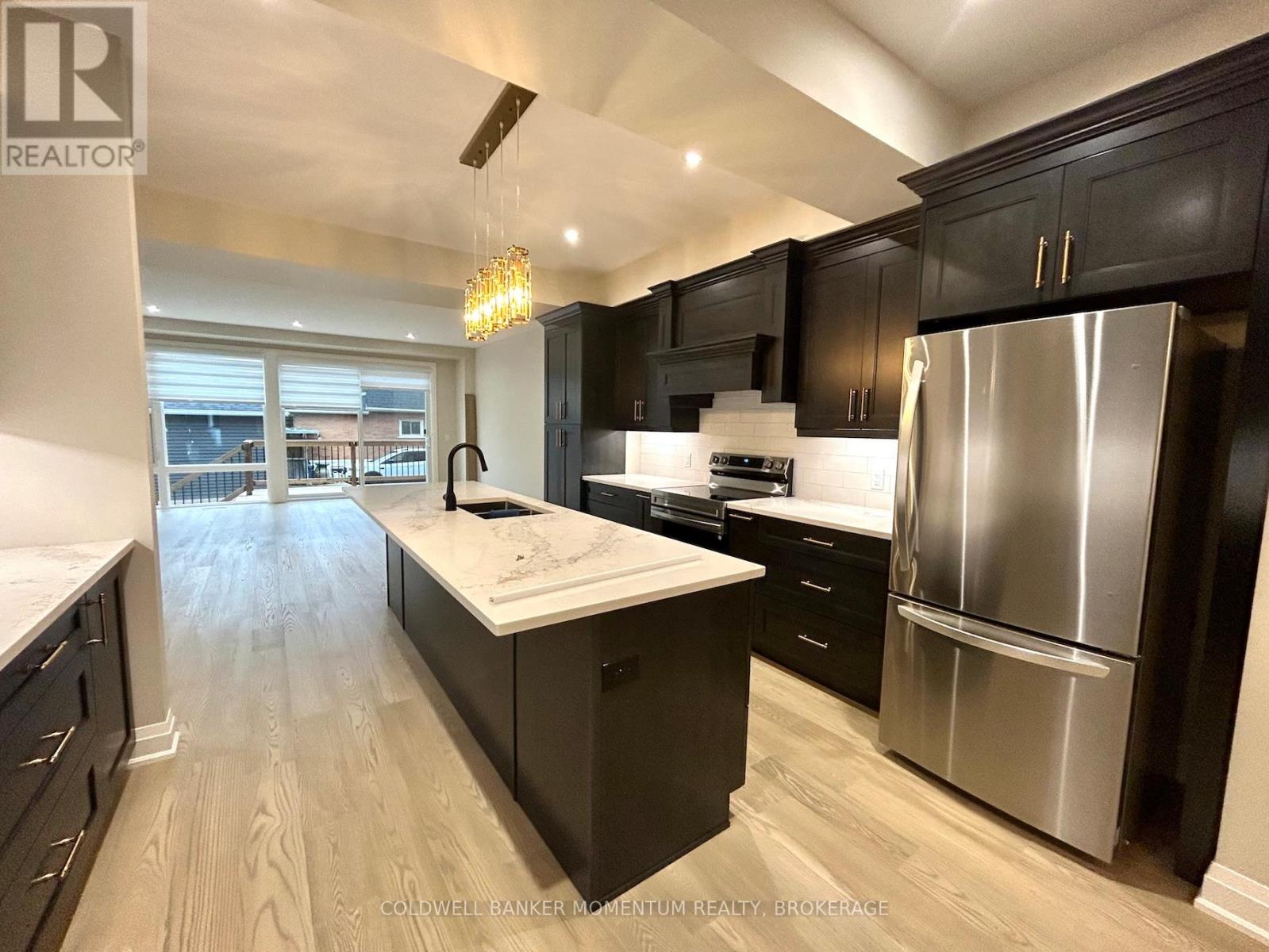 Upper - 5091 Bridge Street, Niagara Falls, Ontario  L2E 2S9 - Photo 8 - X12525276