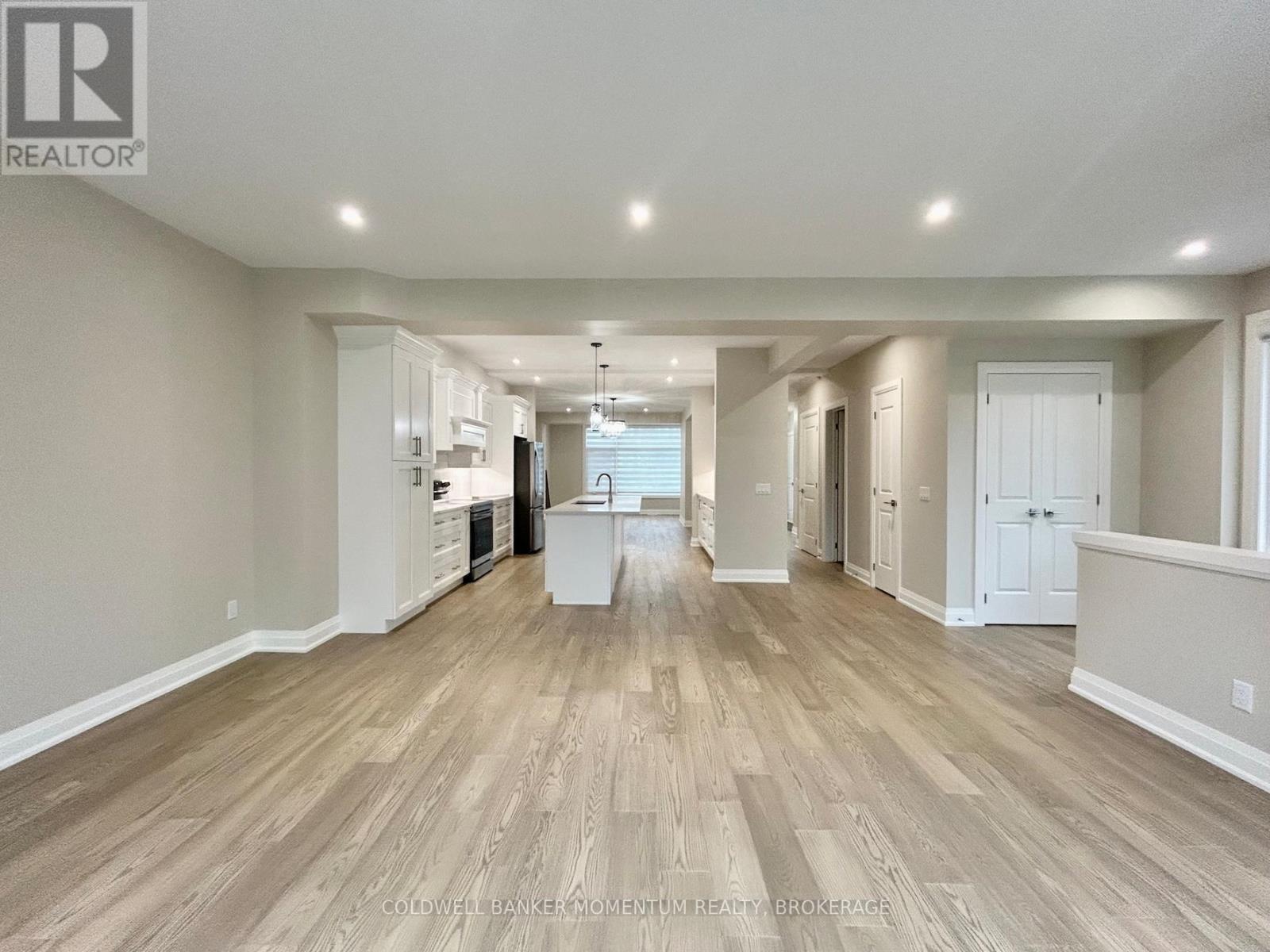 Upper - 5103 Bridge Street, Niagara Falls, Ontario  L2E 2S9 - Photo 13 - X12525278