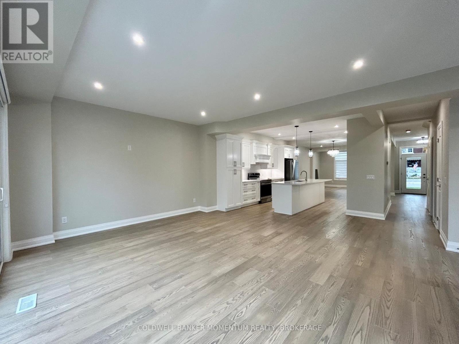 Upper - 5103 Bridge Street, Niagara Falls, Ontario  L2E 2S9 - Photo 14 - X12525278