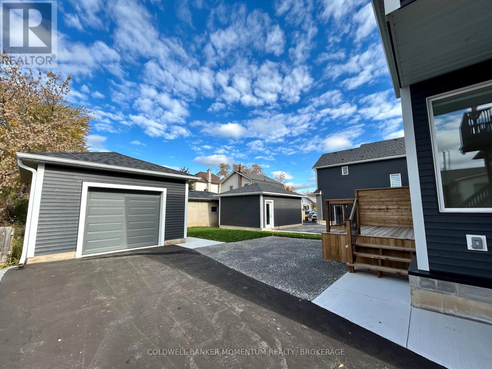 Upper - 5103 Bridge Street, Niagara Falls, Ontario  L2E 2S9 - Photo 2 - X12525278