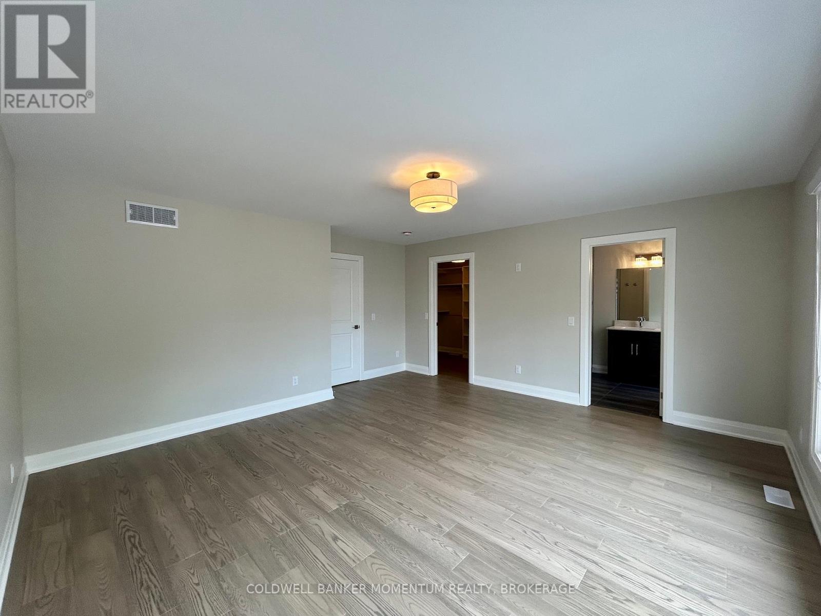 Upper - 5103 Bridge Street, Niagara Falls, Ontario  L2E 2S9 - Photo 21 - X12525278