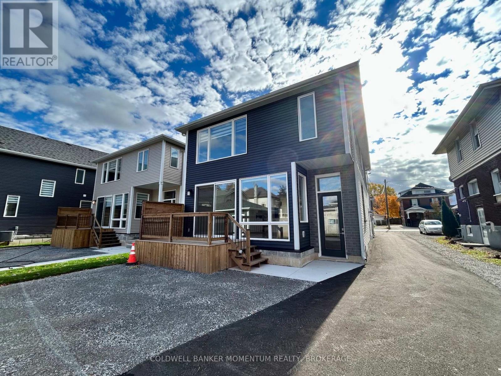 Upper - 5103 Bridge Street, Niagara Falls, Ontario  L2E 2S9 - Photo 3 - X12525278