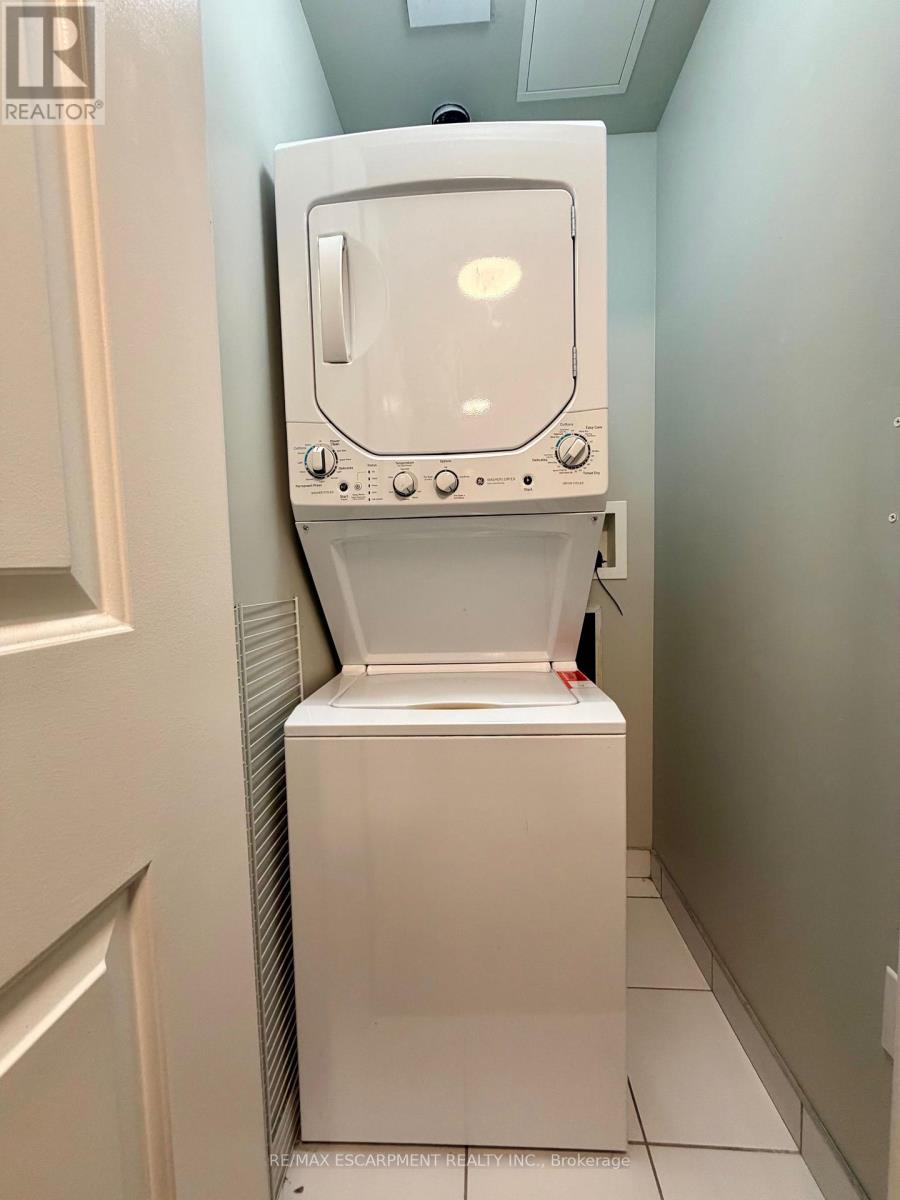 810 - 560 North Service Road, Grimsby, Ontario  L3M 0G1 - Photo 13 - X12526054