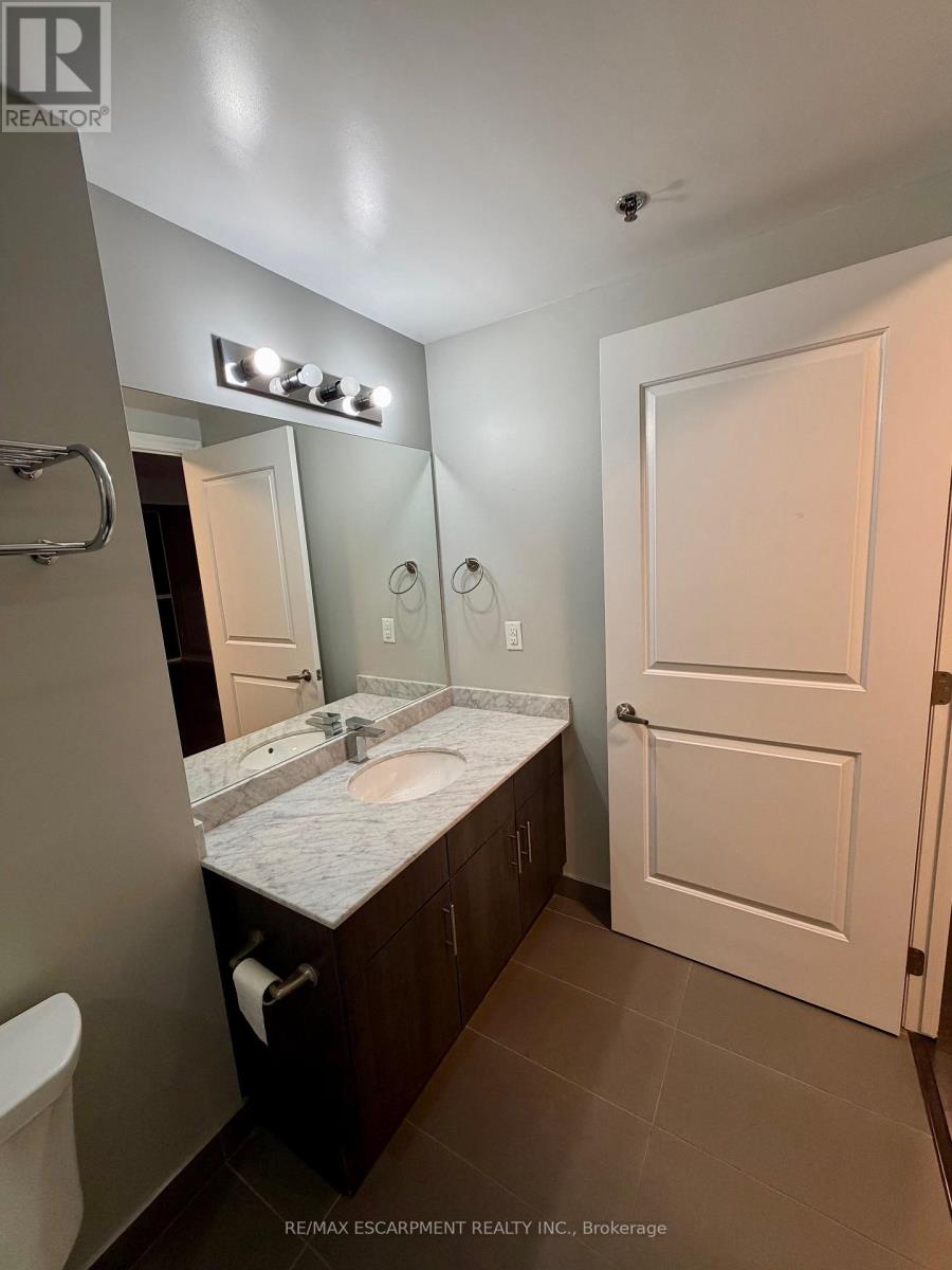 810 - 560 North Service Road, Grimsby, Ontario  L3M 0G1 - Photo 15 - X12526054