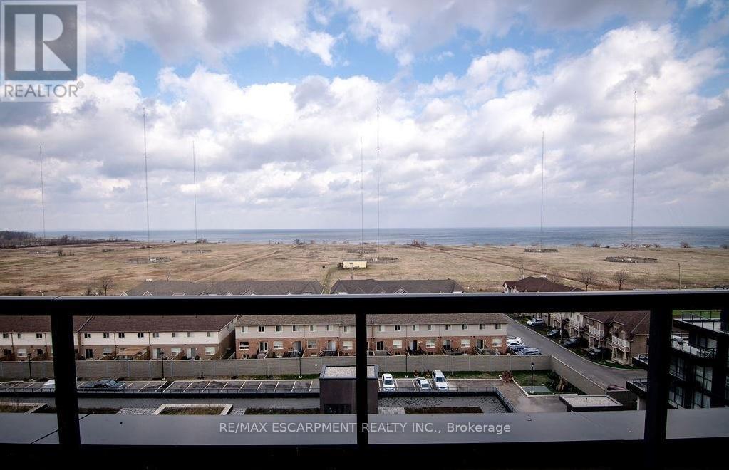 810 - 560 North Service Road, Grimsby, Ontario  L3M 0G1 - Photo 5 - X12526054