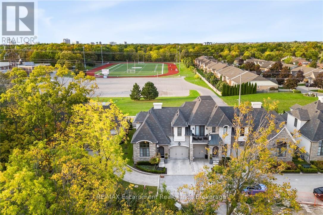 25 Arbourvale Common Road, St. Catharines, Ontario  L2T 3B7 - Photo 4 - X12526112