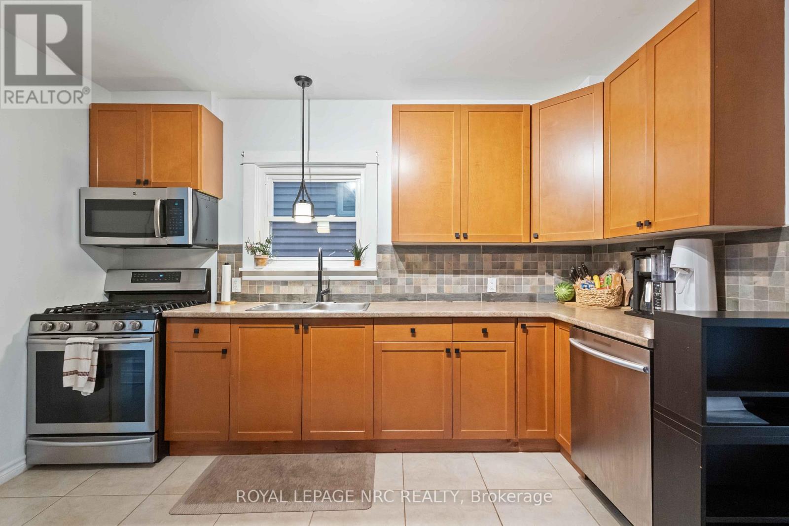 295 Humboldt Parkway, Port Colborne, Ontario L3K 2H7 - Photo 15 - X12526090