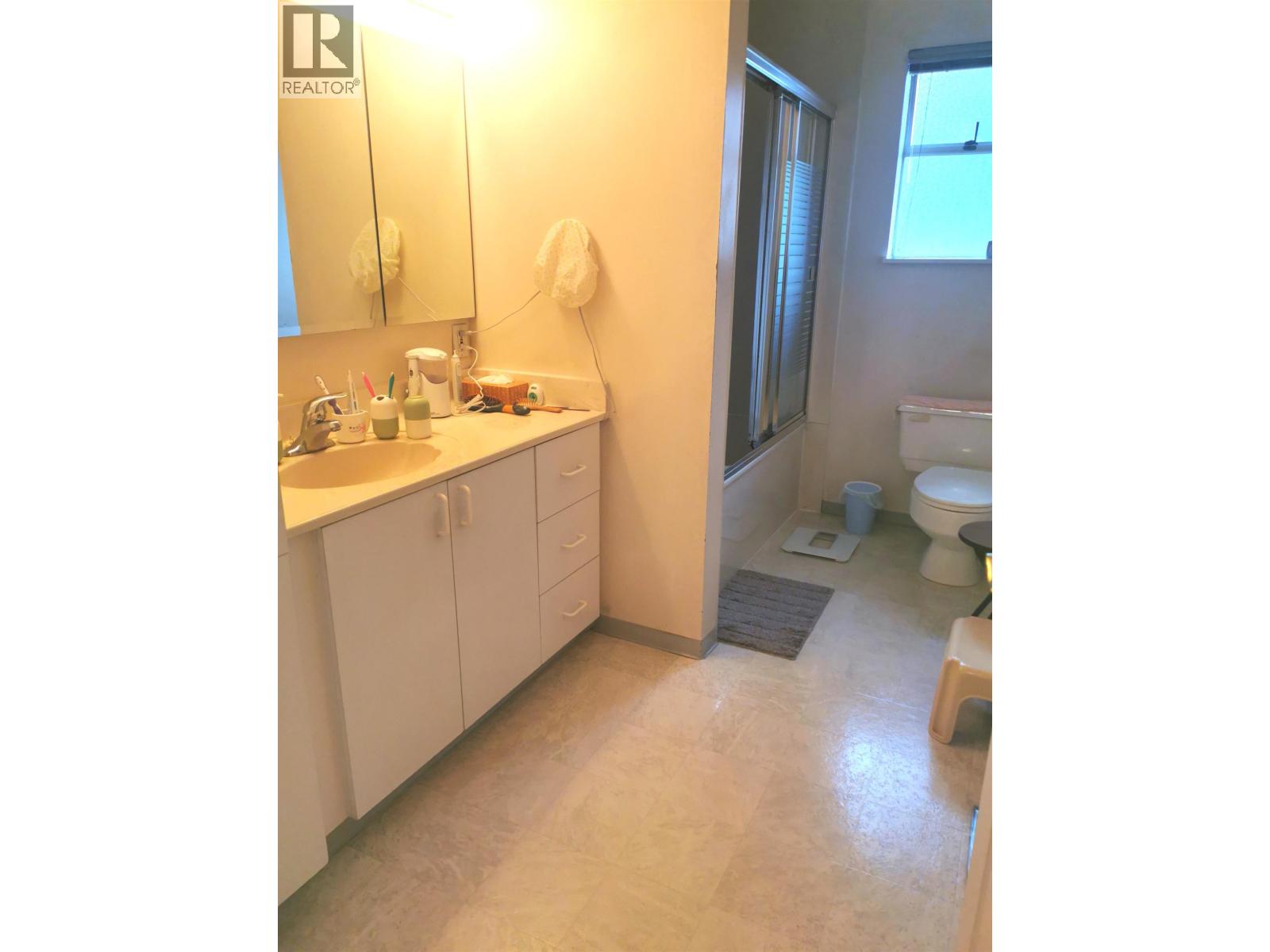 5761 Sprott Street, Burnaby, British Columbia  V5G 1T8 - Photo 11 - R3064782