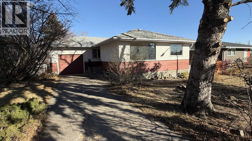 8 Carnarvon Way Nw, Calgary, Alberta  T2K 1W4 - Photo 1 - A2267074