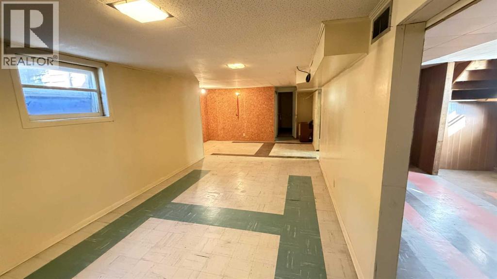 8 Carnarvon Way Nw, Calgary, Alberta  T2K 1W4 - Photo 15 - A2267074