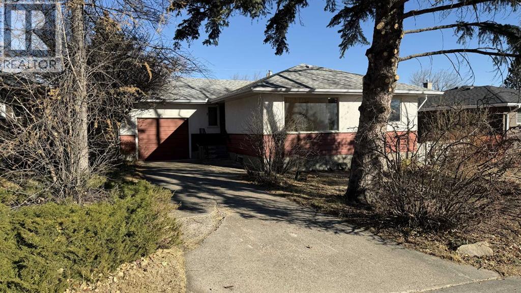 8 Carnarvon Way Nw, Calgary, Alberta  T2K 1W4 - Photo 2 - A2267074