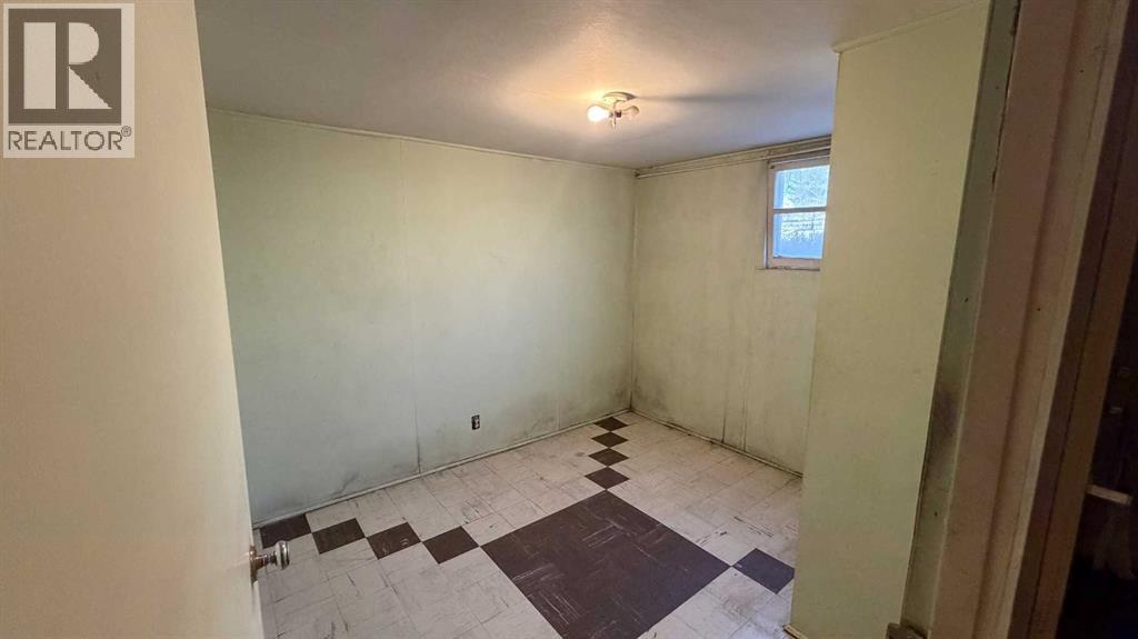 8 Carnarvon Way Nw, Calgary, Alberta  T2K 1W4 - Photo 20 - A2267074