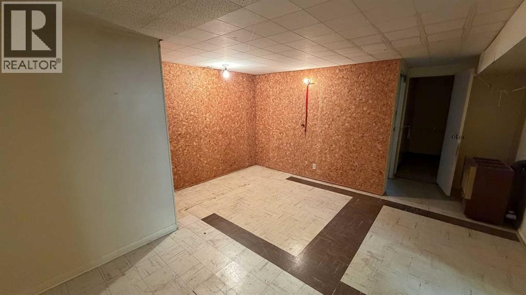 8 Carnarvon Way Nw, Calgary, Alberta  T2K 1W4 - Photo 19 - A2267074