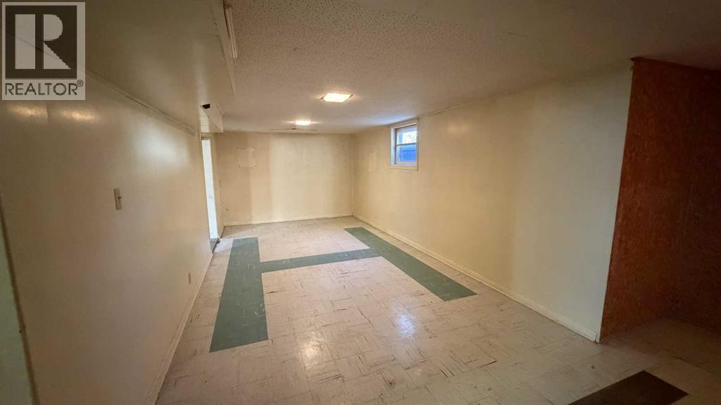 8 Carnarvon Way Nw, Calgary, Alberta  T2K 1W4 - Photo 18 - A2267074