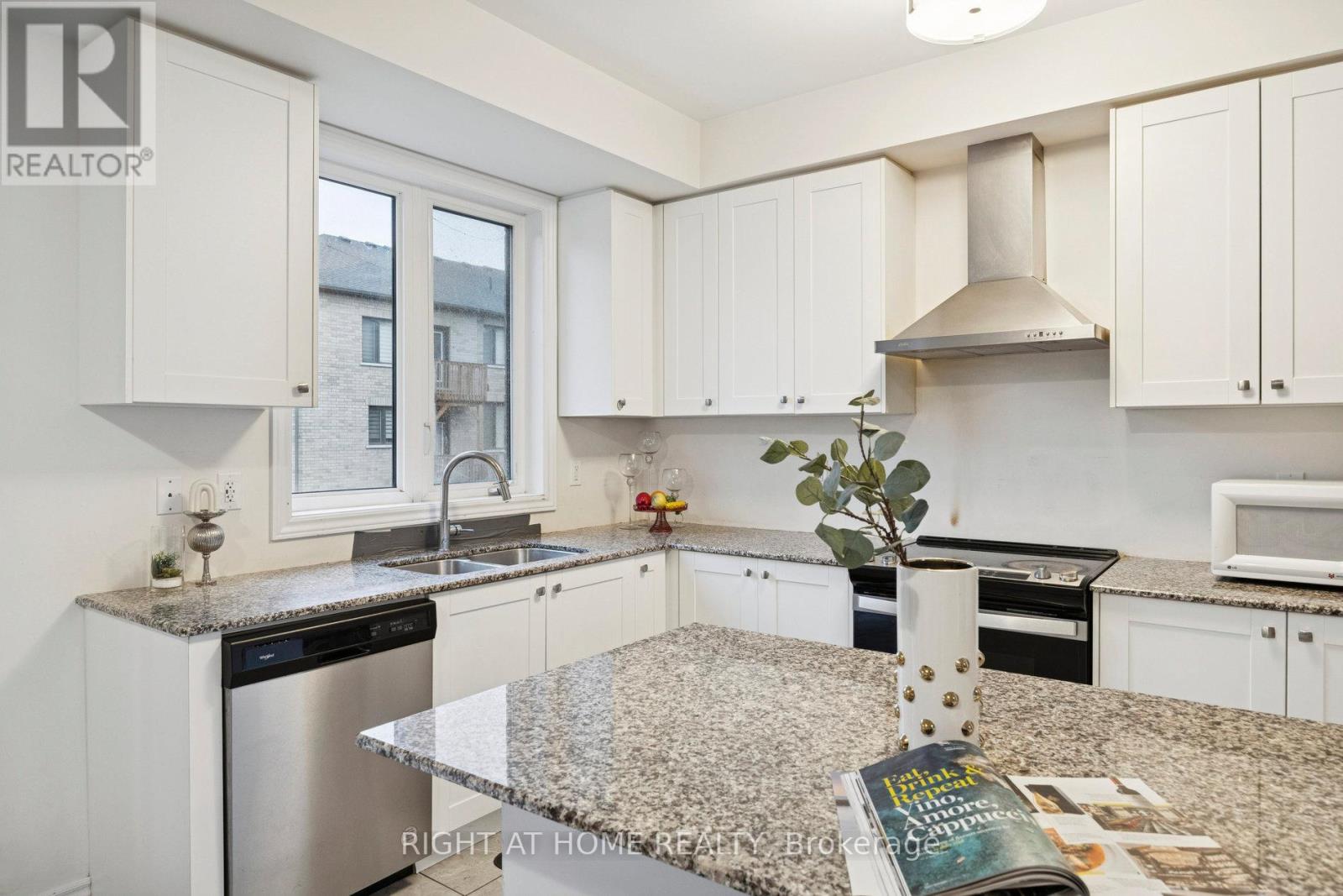 61 Douet Lane, Ajax, Ontario  L1Z 0V4 - Photo 13 - E12526136