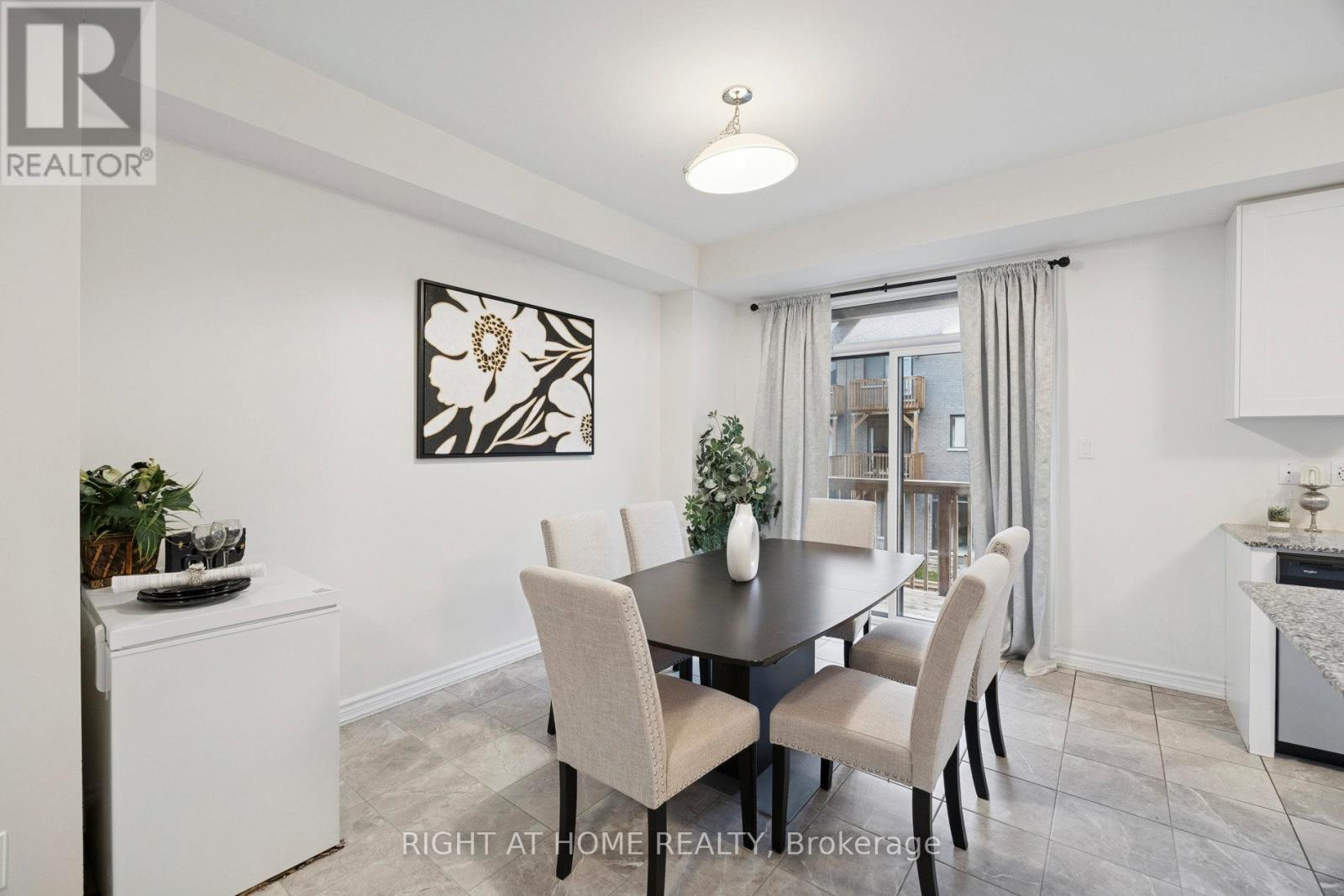 61 Douet Lane, Ajax, Ontario  L1Z 0V4 - Photo 7 - E12526136