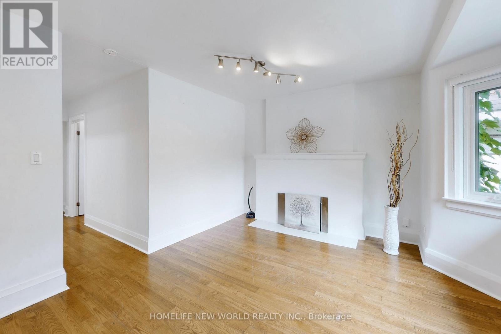 14 Franklin Avenue, Toronto, Ontario  M2N 1B6 - Photo 3 - C12425361