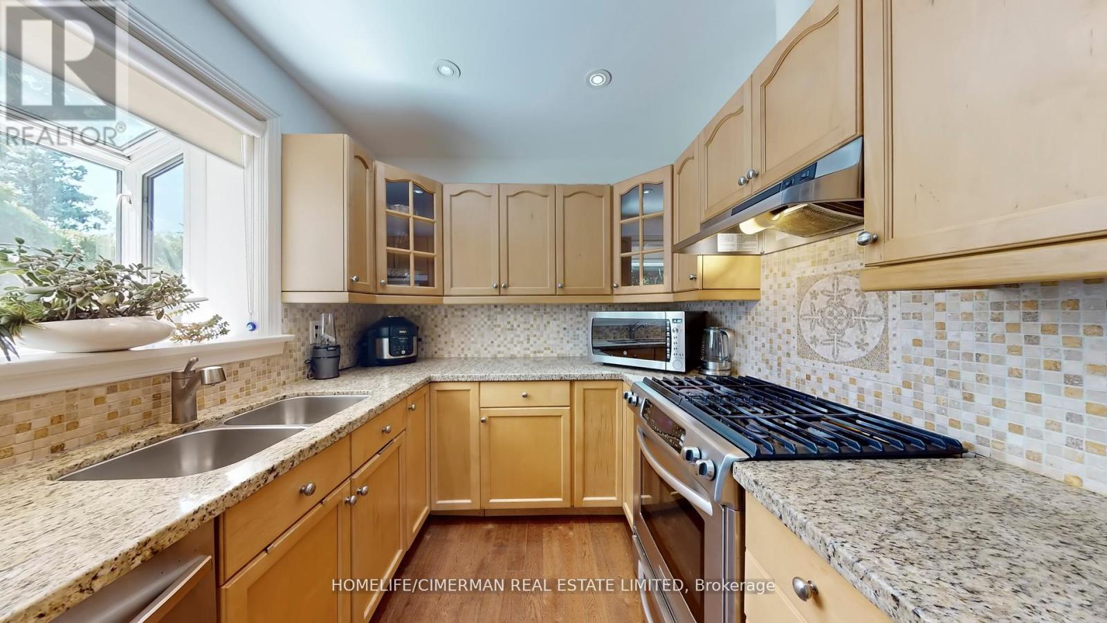 386 Kerrybrook Drive, Richmond Hill, Ontario  L4C 3R1 - Photo 11 - N12526132