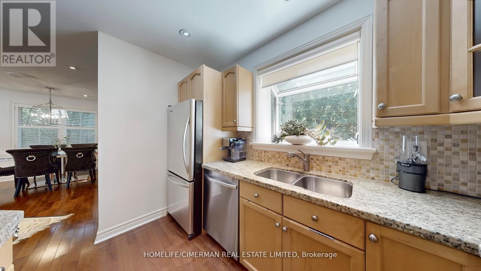 386 Kerrybrook Drive, Richmond Hill, Ontario  L4C 3R1 - Photo 13 - N12526132