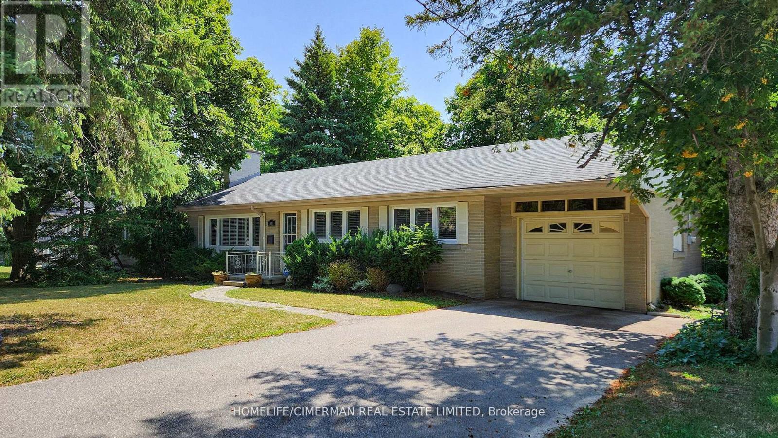 386 Kerrybrook Drive, Richmond Hill, Ontario  L4C 3R1 - Photo 3 - N12526132