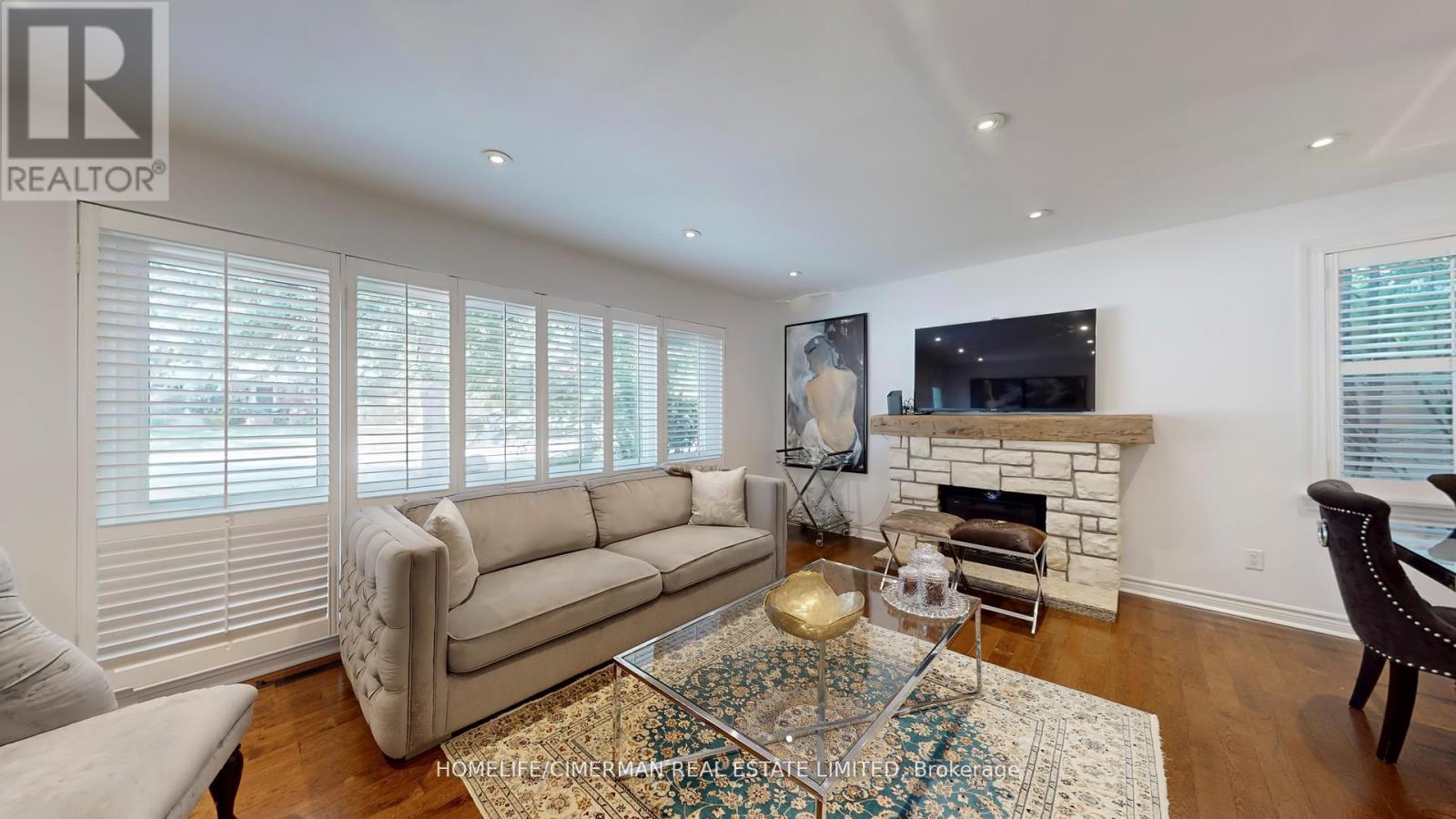 386 Kerrybrook Drive, Richmond Hill, Ontario  L4C 3R1 - Photo 5 - N12526132