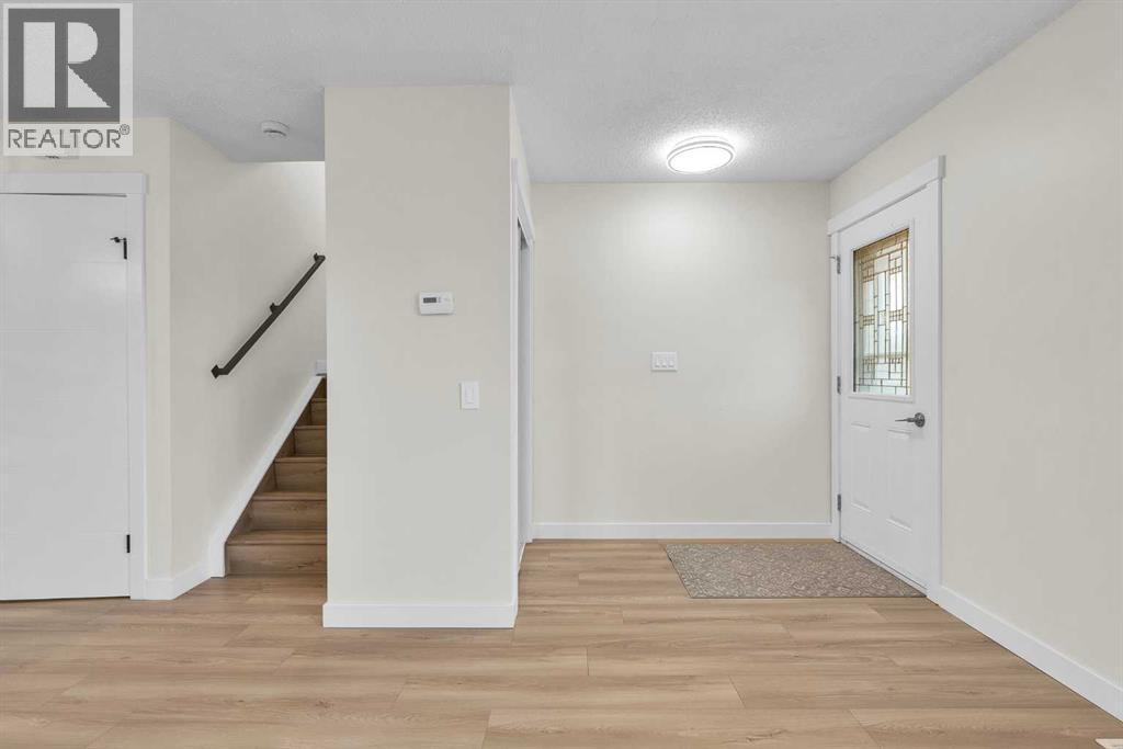 220 60 Street Se, Calgary, Alberta  T2A 4K2 - Photo 3 - A2266957