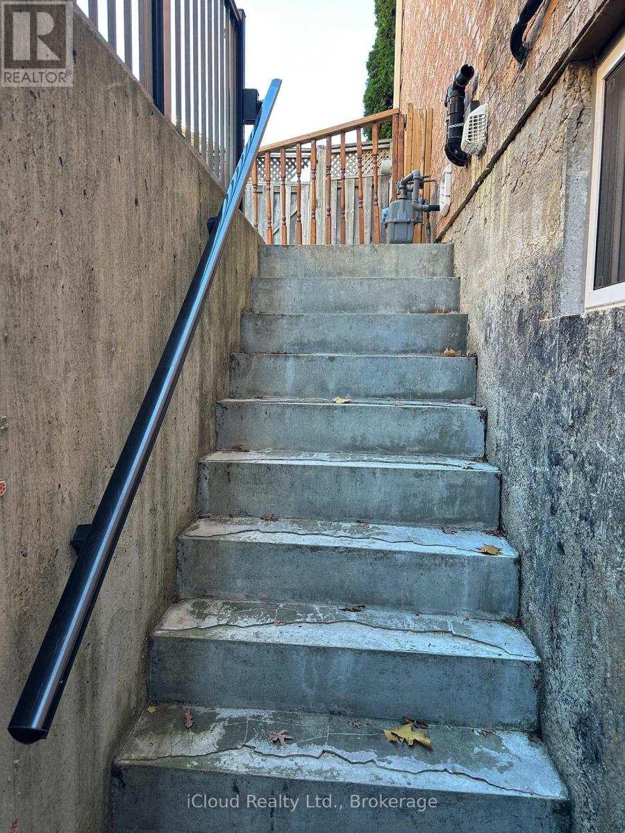 Lower - 5215 Micmac Crescent, Mississauga, Ontario  L5R 2E2 - Photo 3 - W12526122