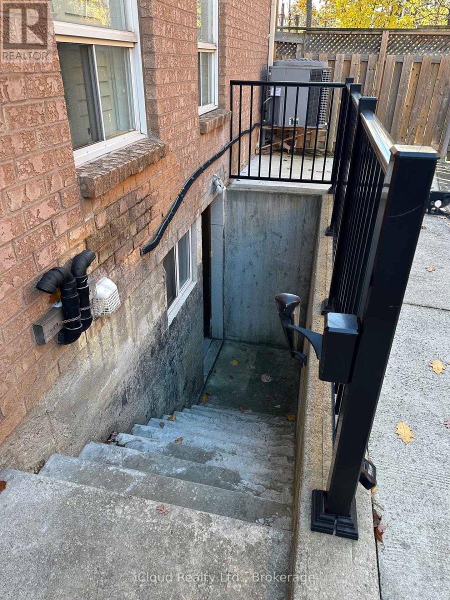 Lower - 5215 Micmac Crescent, Mississauga, Ontario  L5R 2E2 - Photo 4 - W12526122