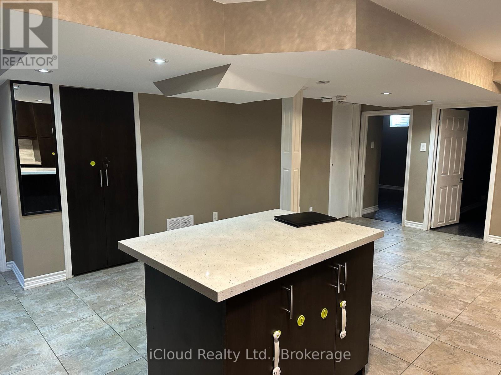 Lower - 5215 Micmac Crescent, Mississauga, Ontario  L5R 2E2 - Photo 8 - W12526122