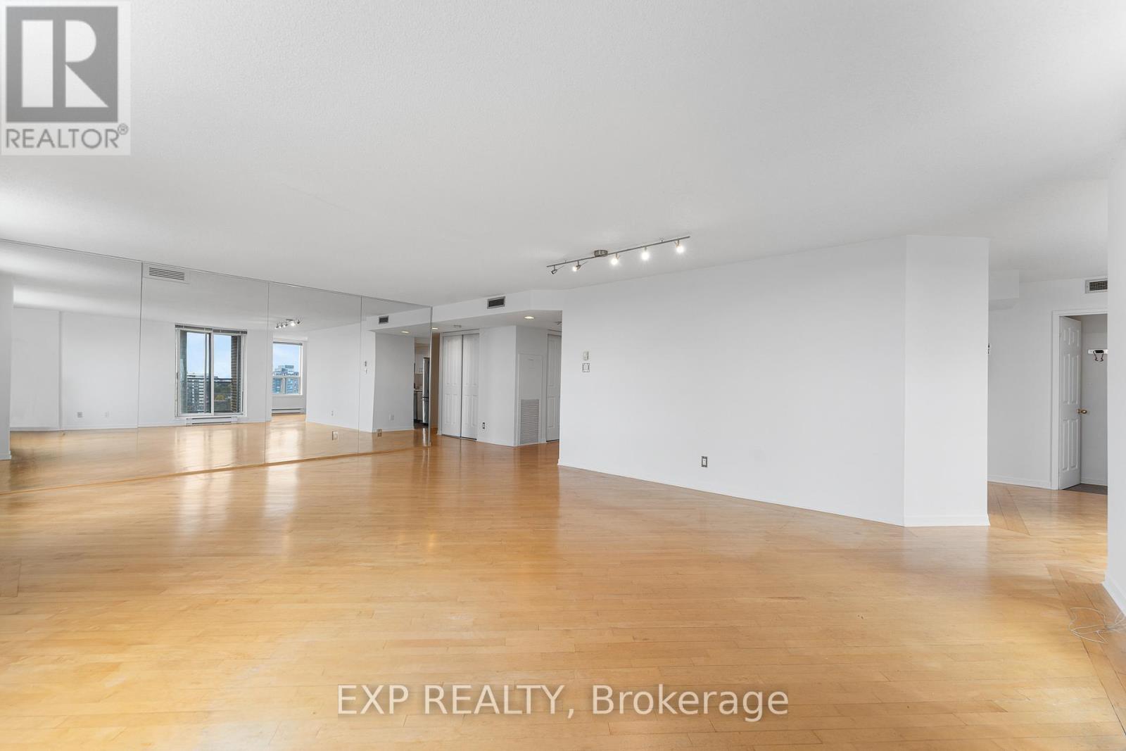 Ph10 - 215 Parkdale Avenue, Ottawa, Ontario  K1Y 4T8 - Photo 7 - X12526158