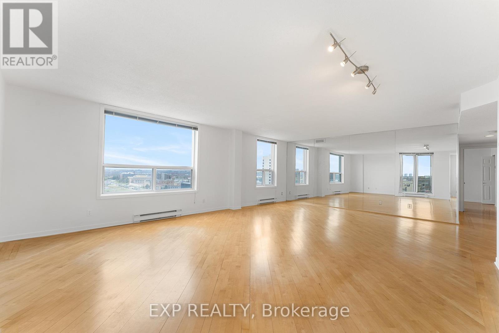 Ph10 - 215 Parkdale Avenue, Ottawa, Ontario  K1Y 4T8 - Photo 8 - X12526158