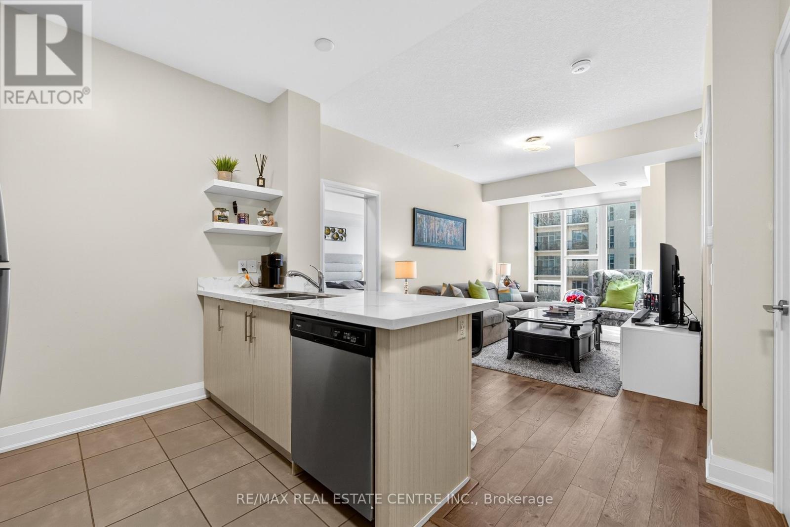 402 - 16 Concord Place, Grimsby, Ontario  L3M 0J1 - Photo 10 - X12526108