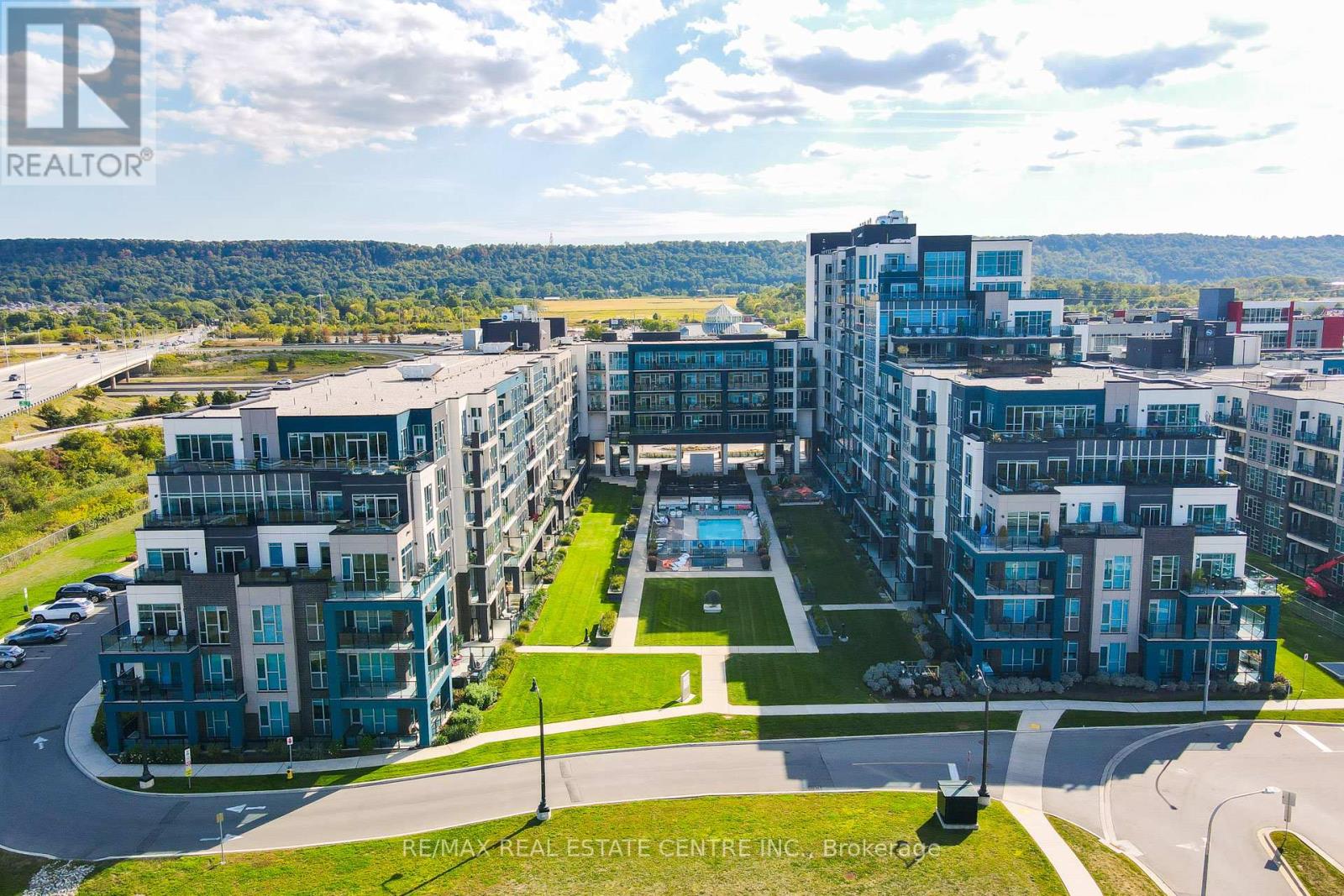 402 - 16 Concord Place, Grimsby, Ontario  L3M 0J1 - Photo 5 - X12526108