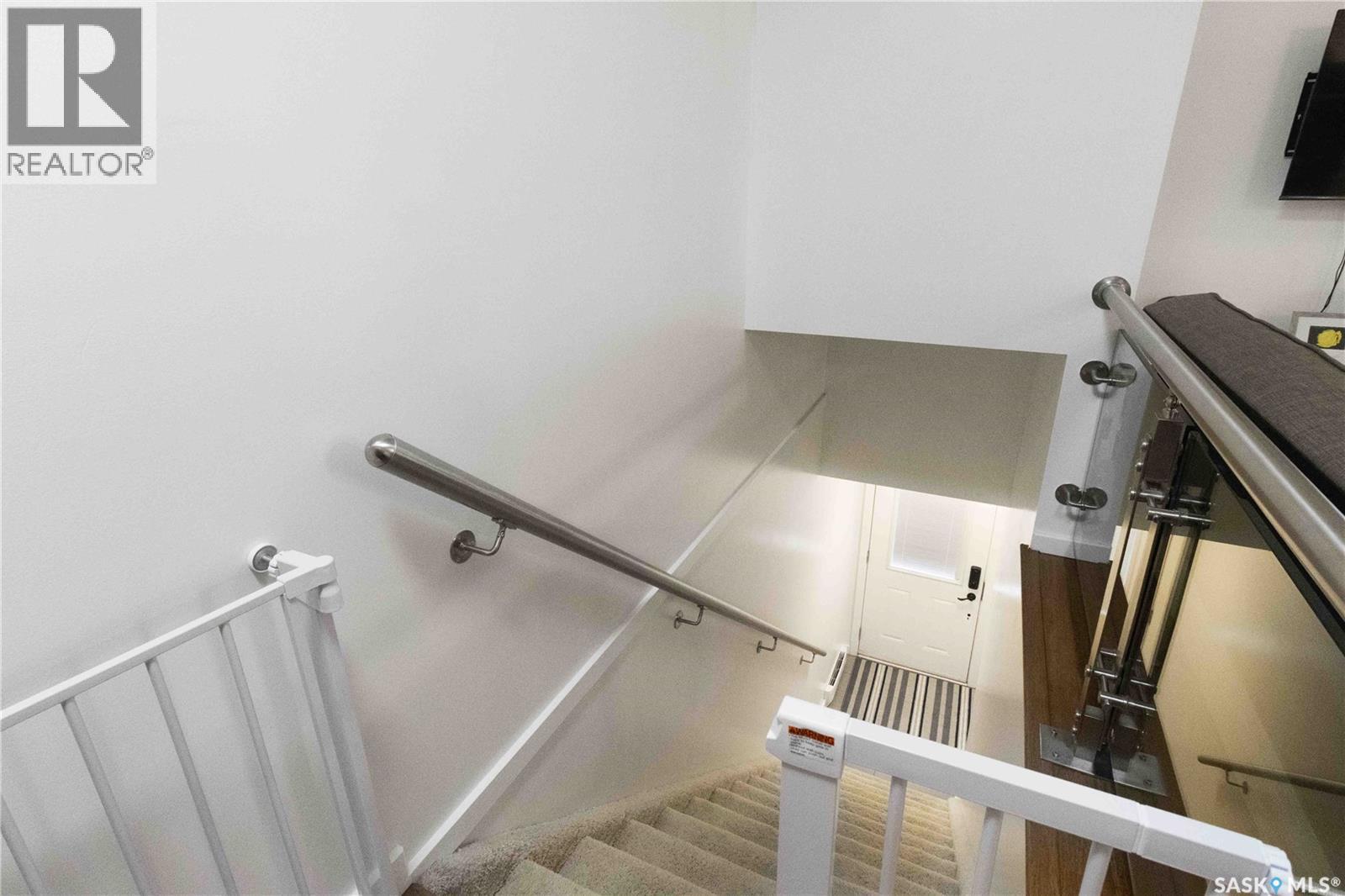 Property at 202 1015 Patrick CRESCENT image 3