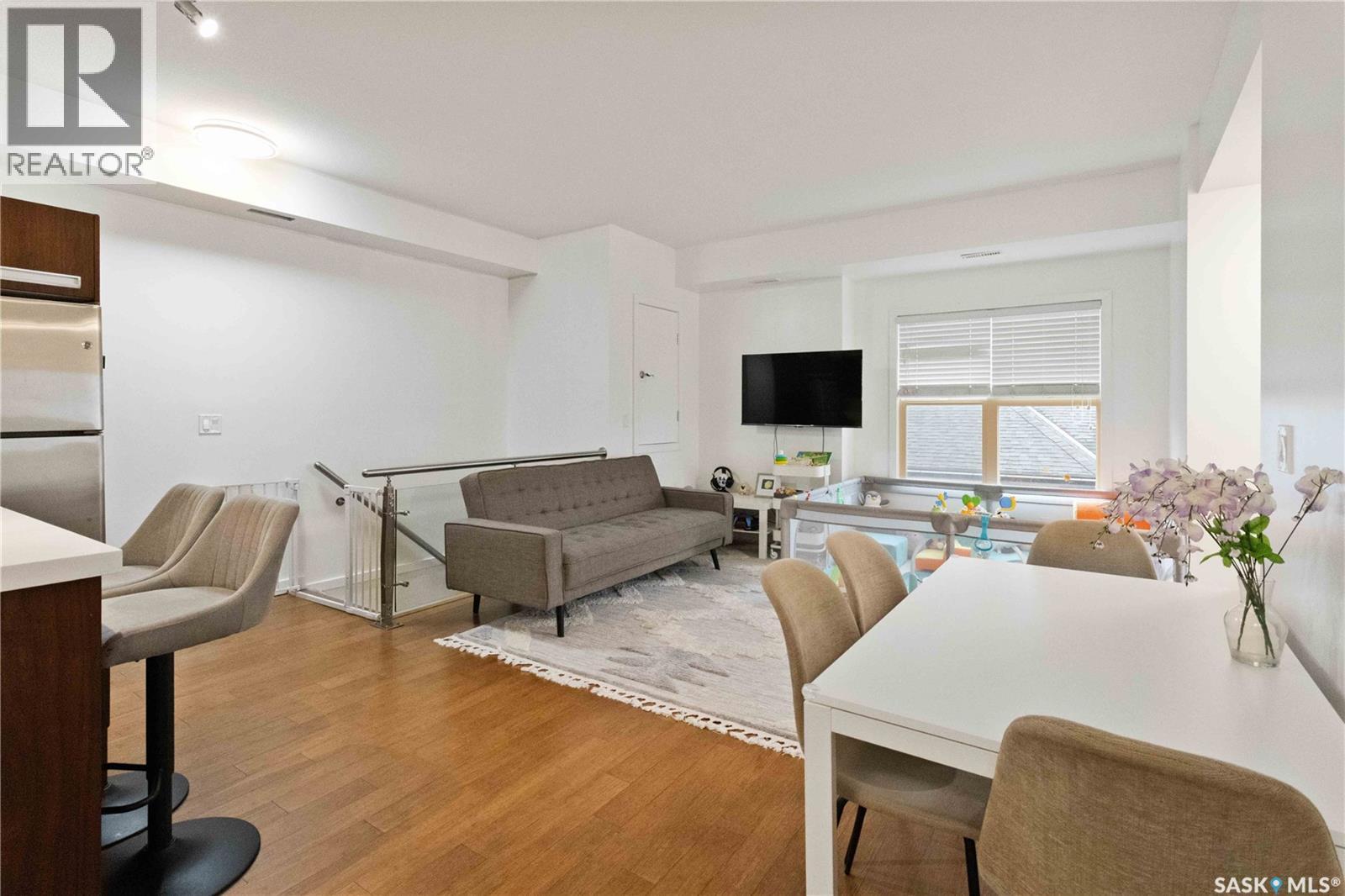 Property at 202 1015 Patrick CRESCENT image 4