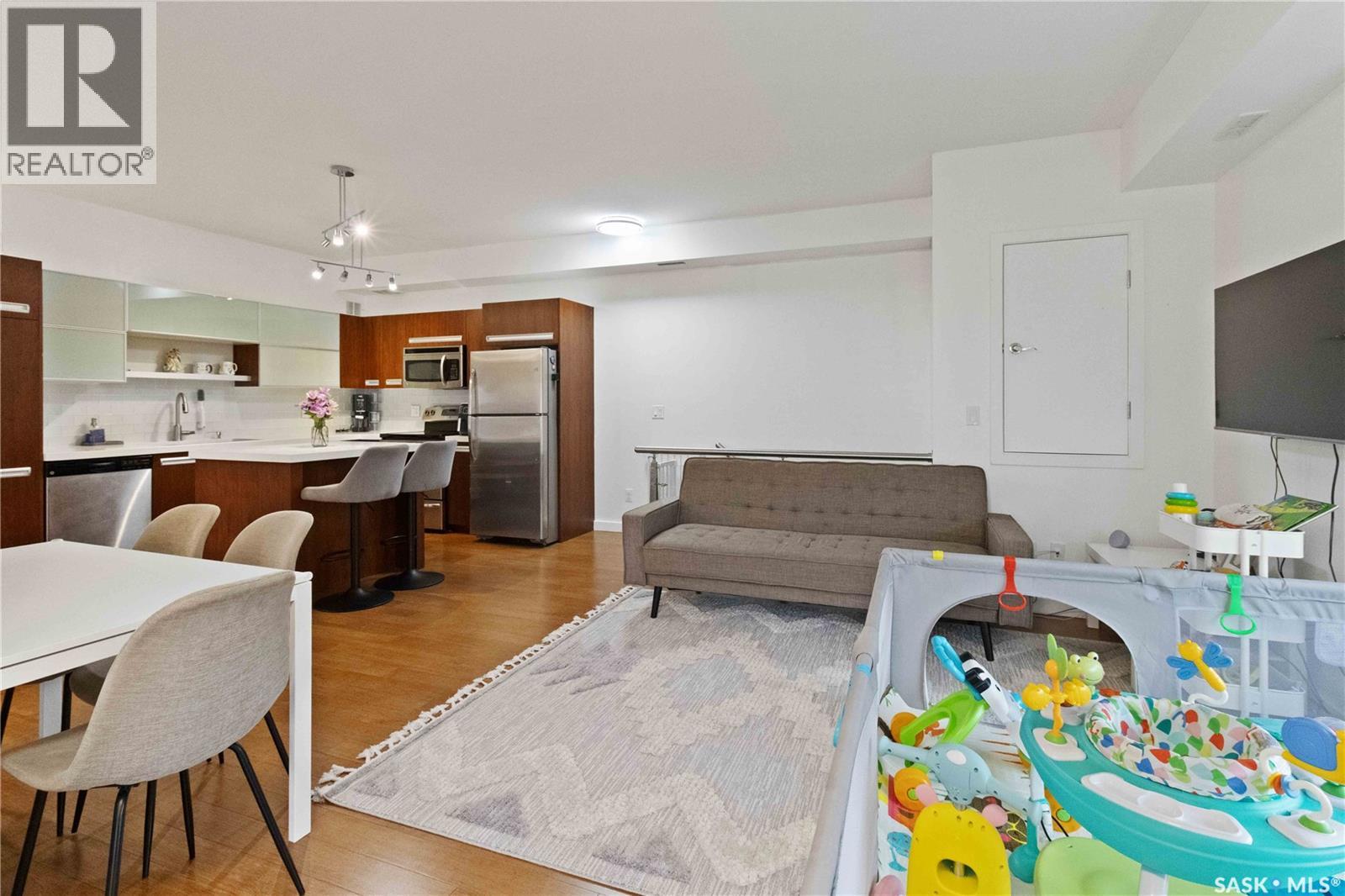 Property at 202 1015 Patrick CRESCENT image 5