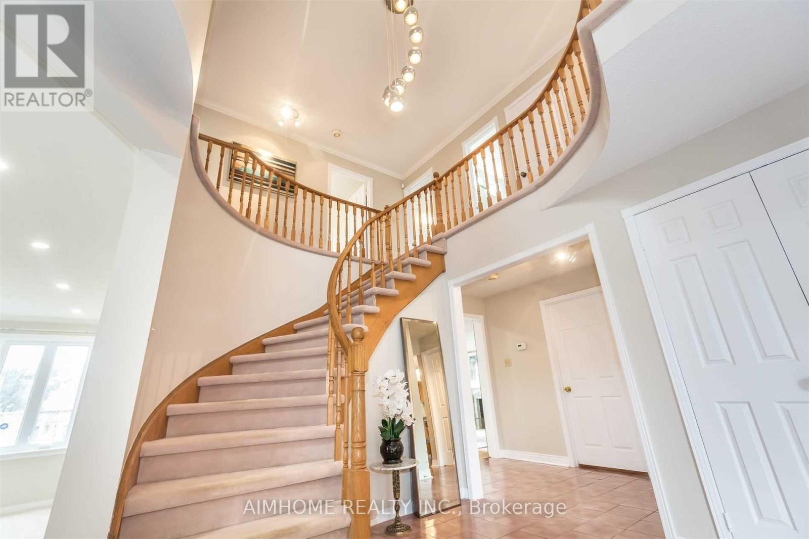 165 Carlton Road, Markham, Ontario  L3R 3L7 - Photo 5 - N12526150