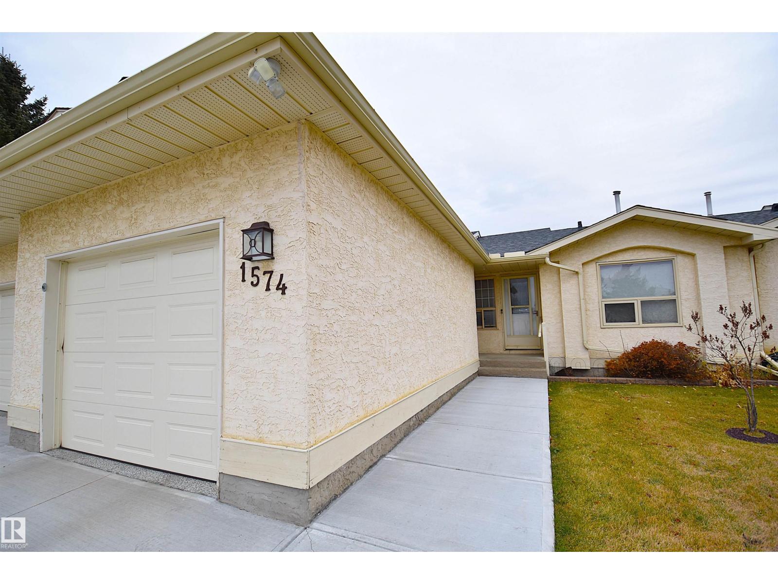 1574 54 St Nw, Edmonton, Alberta  T6L 6H4 - Photo 2 - E4465219